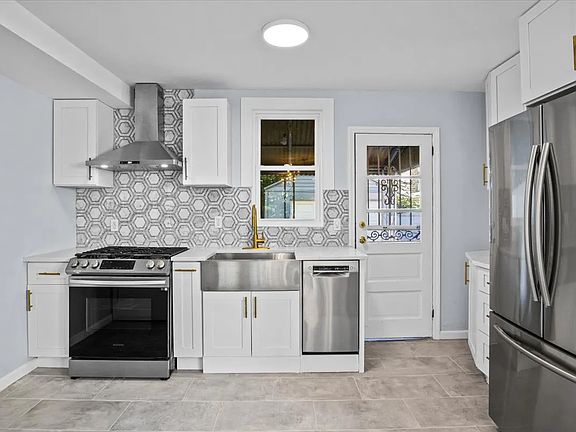 4th image of 5310 Avenue L
