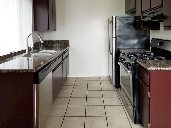 4th image of 100 N Clark Dr APT 106