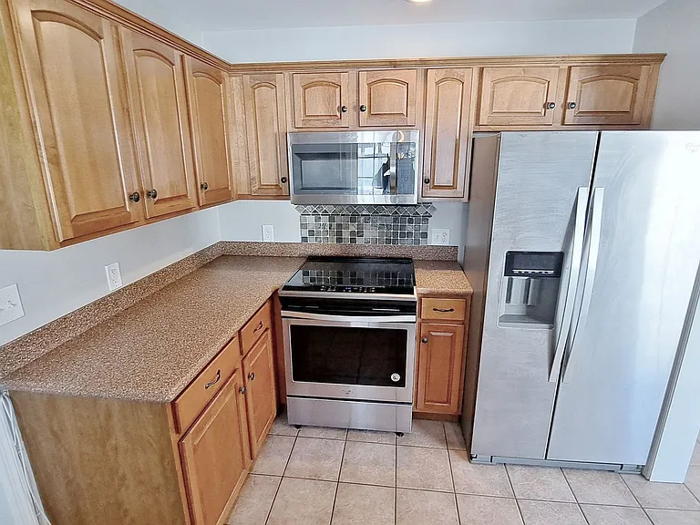 1170 Westminster Ave — Photo 14
