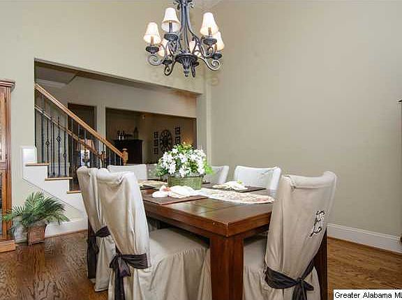 4th image of 3755 Cotswold Dr N