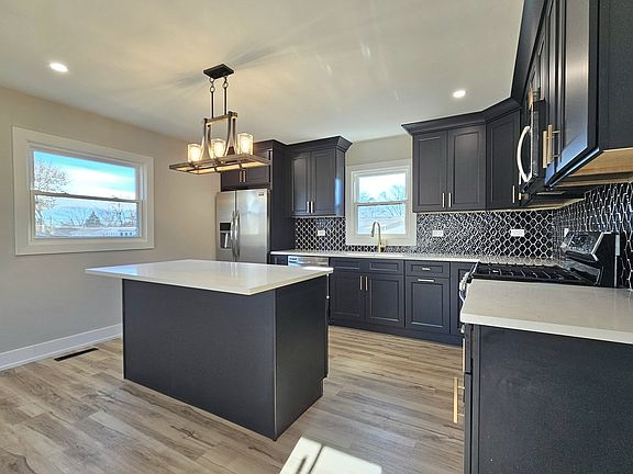 4th image of 5923 Victoria Dr