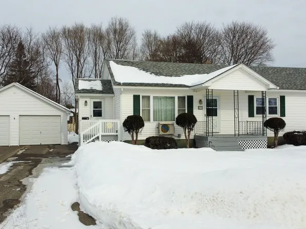 9 Grove Street, East Millinocket, ME 04430