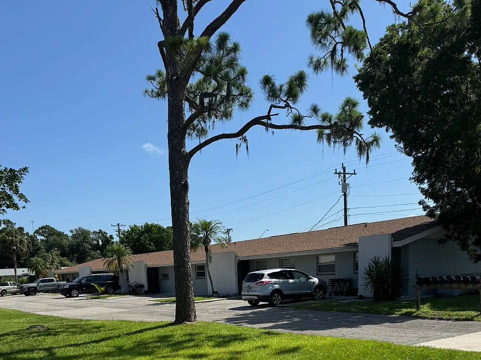 24 W Mariana Ave #7