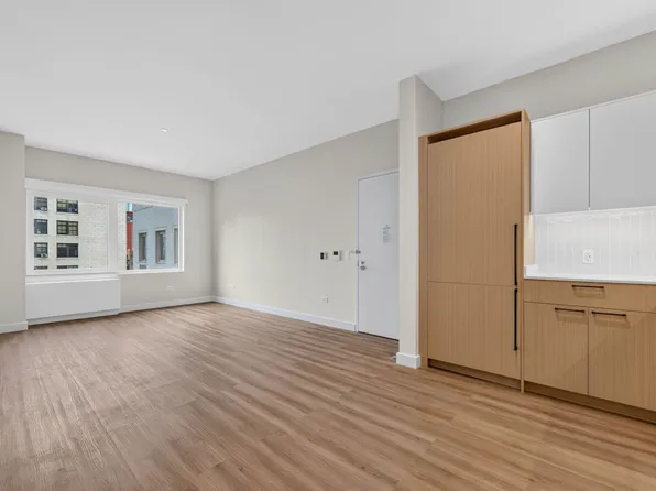 261 West 24th Street image 1 of 21
