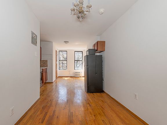 2nd image of 225 E 5th St APT 3D