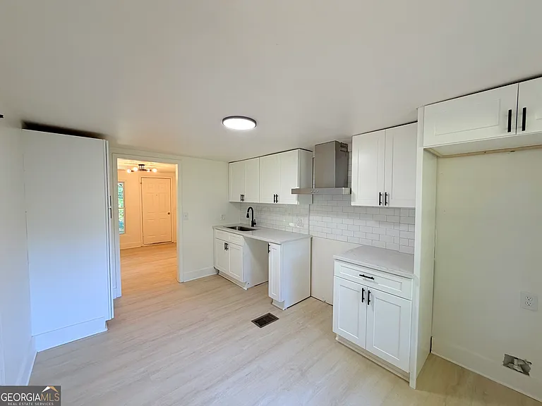 556 Church St NW — Photo 7