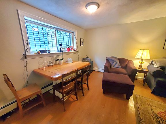 4th image of 7 Banks St #1
