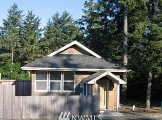 1029 Discovery Ave SE, Ocean Shores, WA