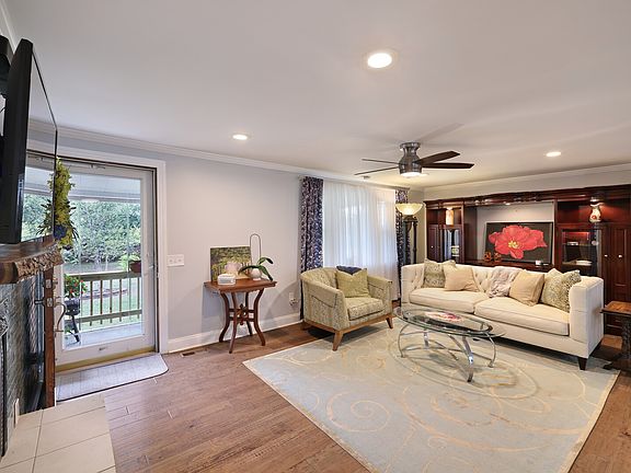 5th image of 114 Walnut St