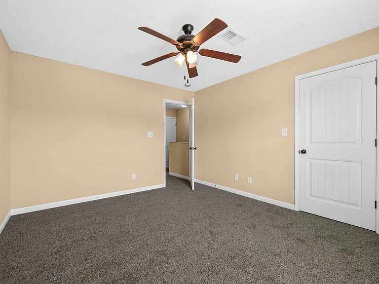 Mccormick Lane-2260 — Photo 17