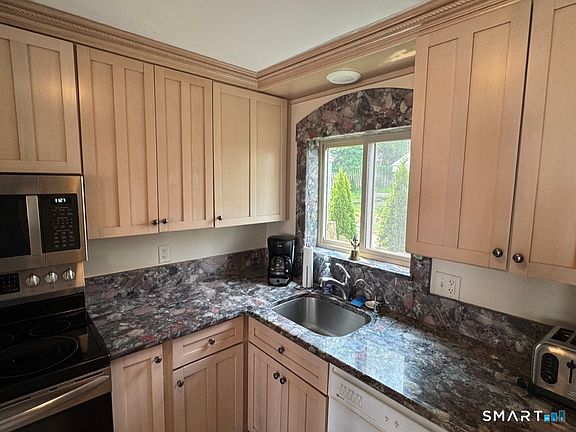 2nd image of 7 Clearwater Ln Unit 7