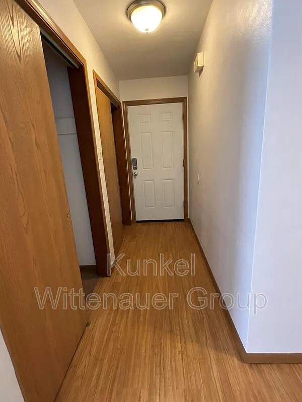 2 bed, 1.0 bath, 900 sqft, $775 — Photo 2