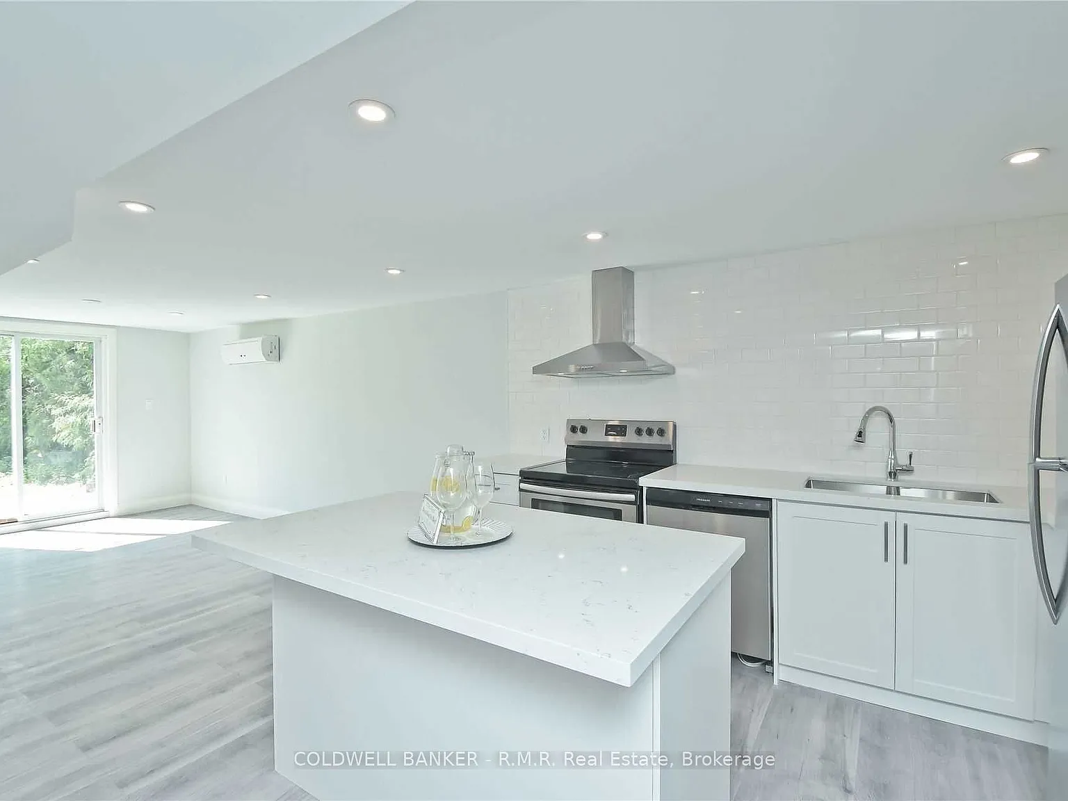 3 bed, $2,300 — Photo 2