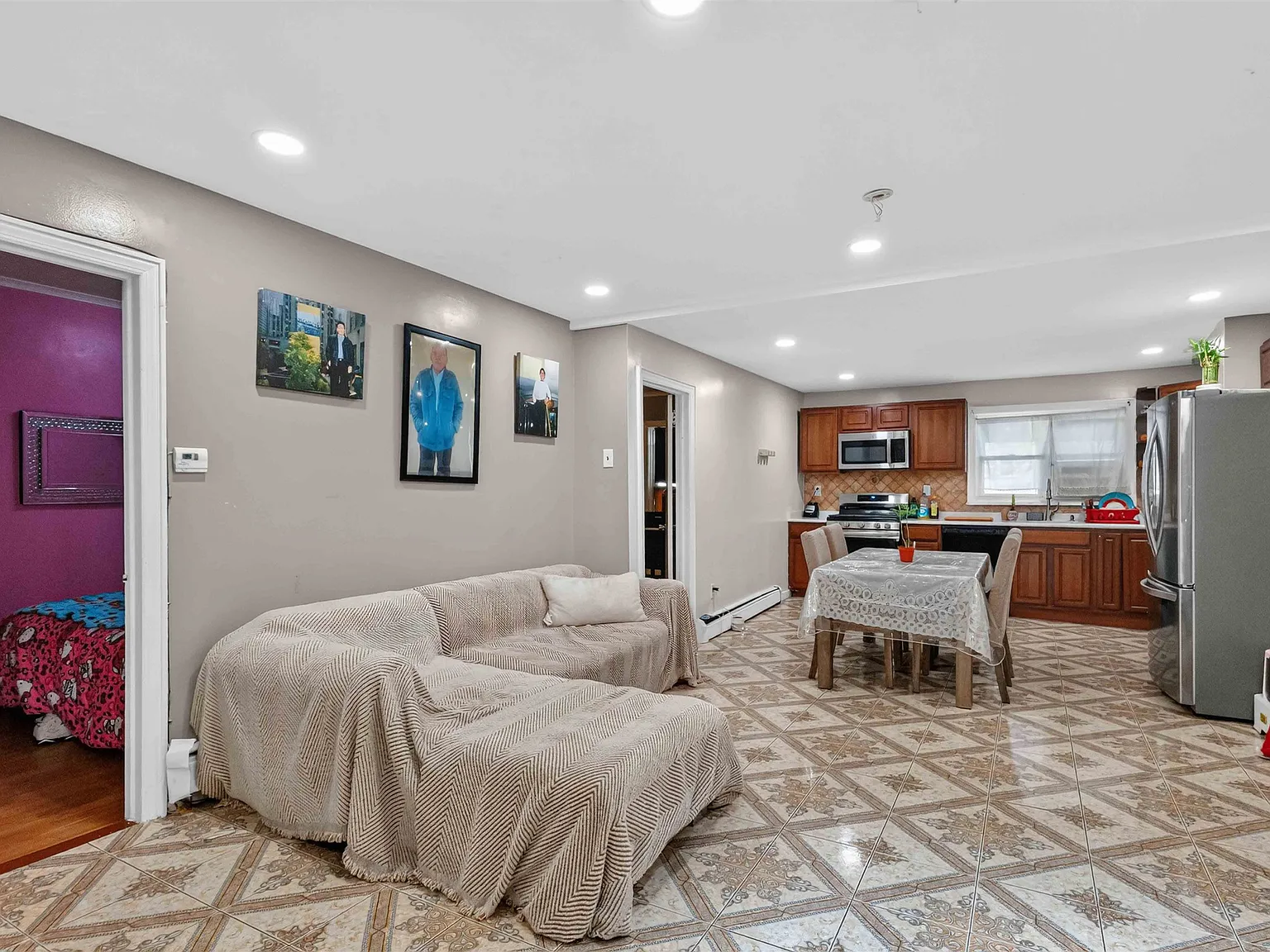 3 bed, 1.0 bath, 2500 sqft, $2,700 — Photo 3
