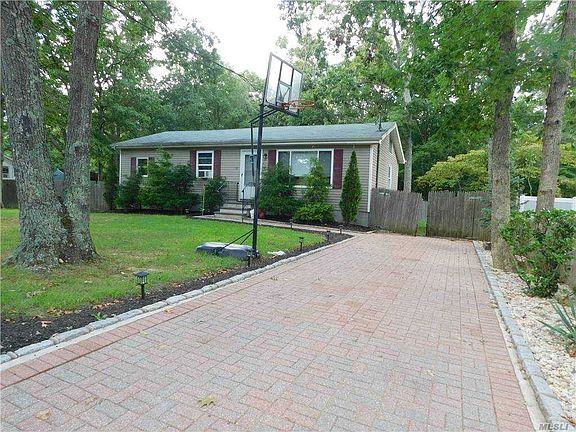 2nd image of 15 Beach Ln