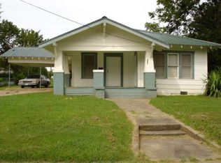 902 S Columbia St, Clarksville, TX 75426