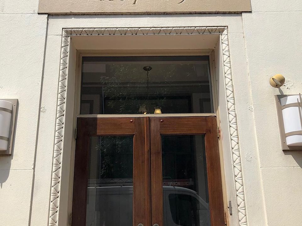 1st image of 1137 Pine St APT 305