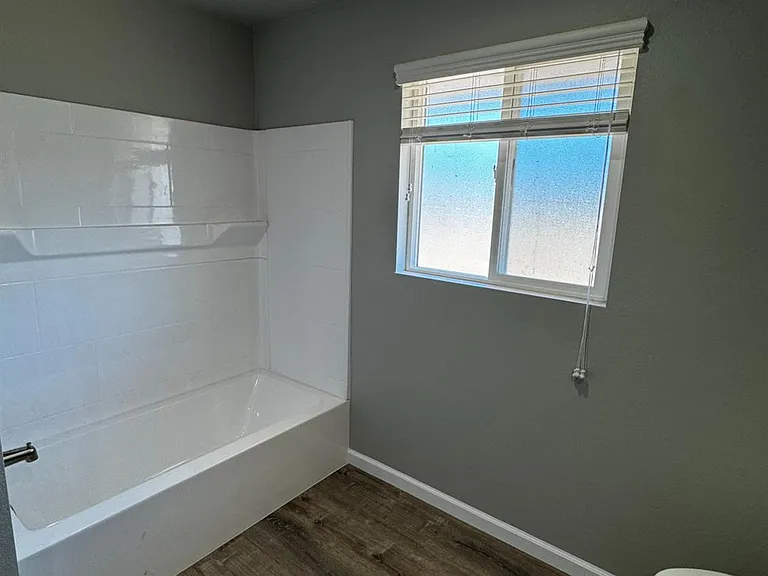 4832 N Fruit Ave — Photo 23