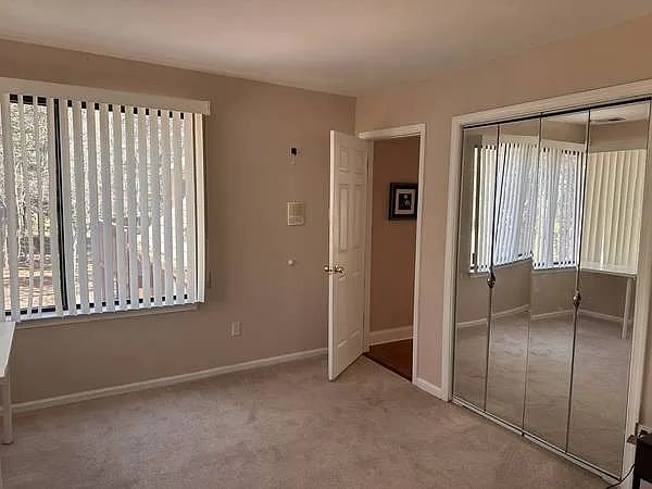4 bed, 3.5 bath, 3847 sqft, $900 — Photo 3