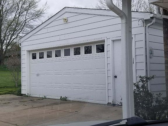 3rd image of 110 Taff Cir