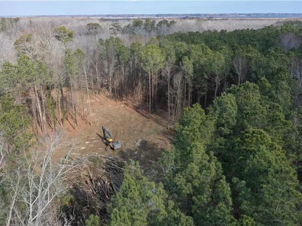 6568 Blackwater Rd, Virginia Beach, VA 23457