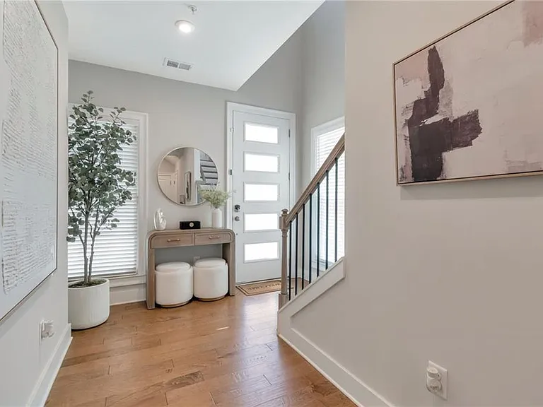 564 Ember Ln — Photo 4