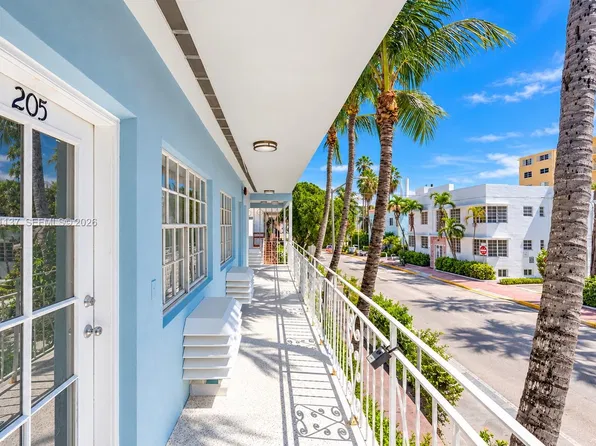 635 8th St APT 205, Miami Beach, FL 33139