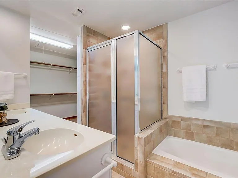 805 Leonard St — Photo 22