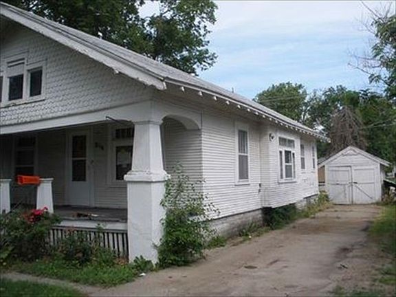 4th image of 814 W 6th St