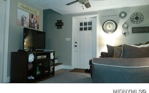 2nd image of 219 5th Ave