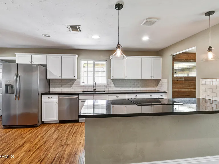 4652 E Vernon Ave — Photo 5