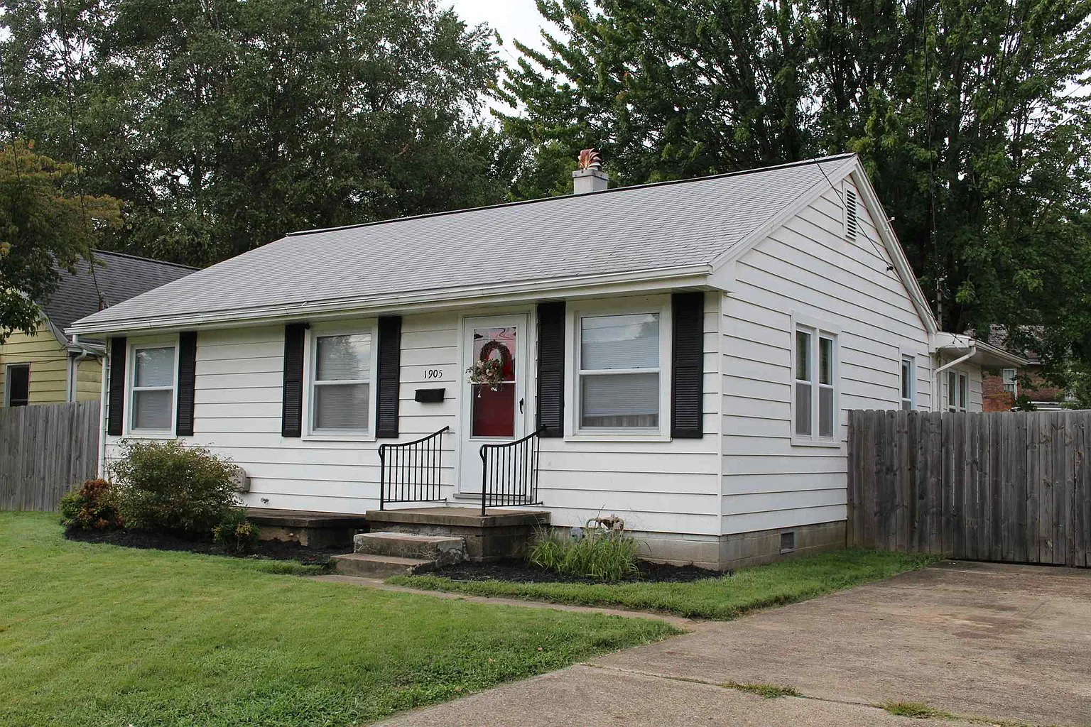 1905 Lodge Ave photo 1