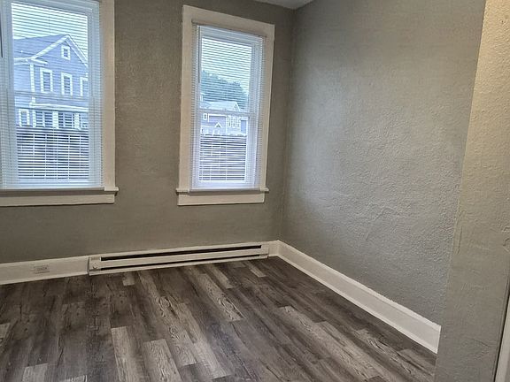 3rd image of 1542 Dungee St #1