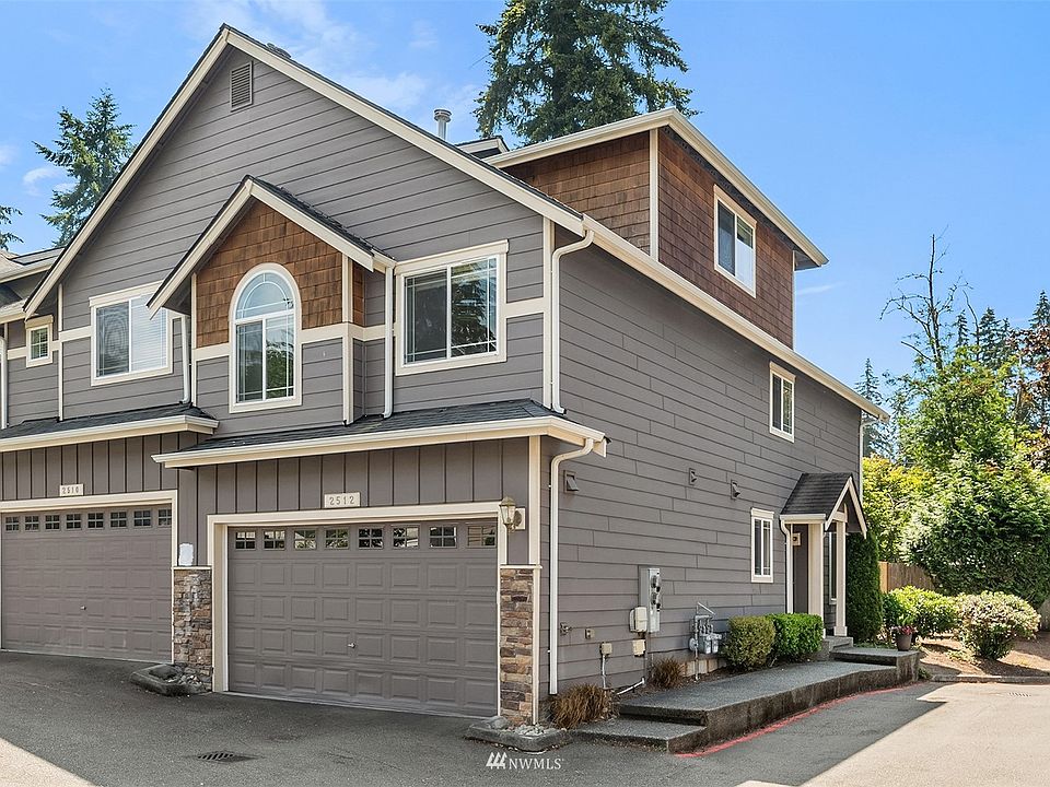 Immaculate Three Story Townhome>
