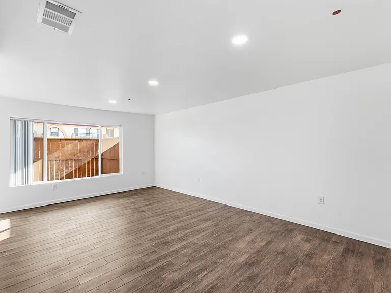 Oakbrook Apartments — Photo 32