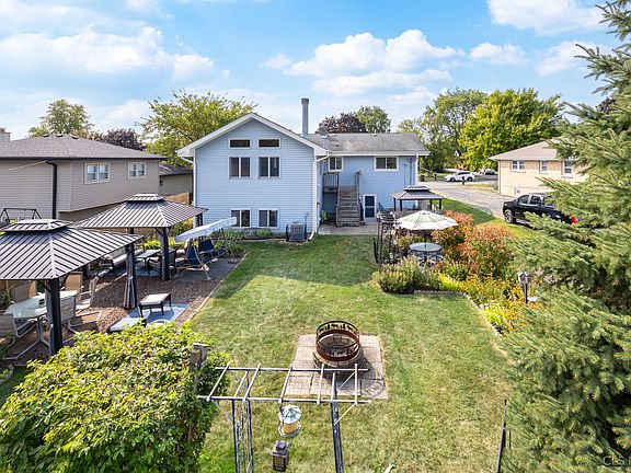 2nd image of 375 Pine Ln