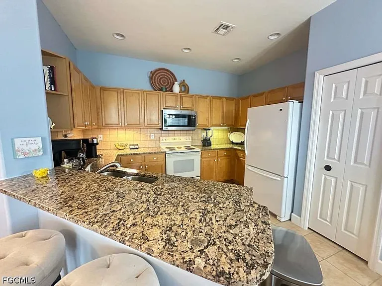 9250 Bayberry Bnd #202 — Photo 16