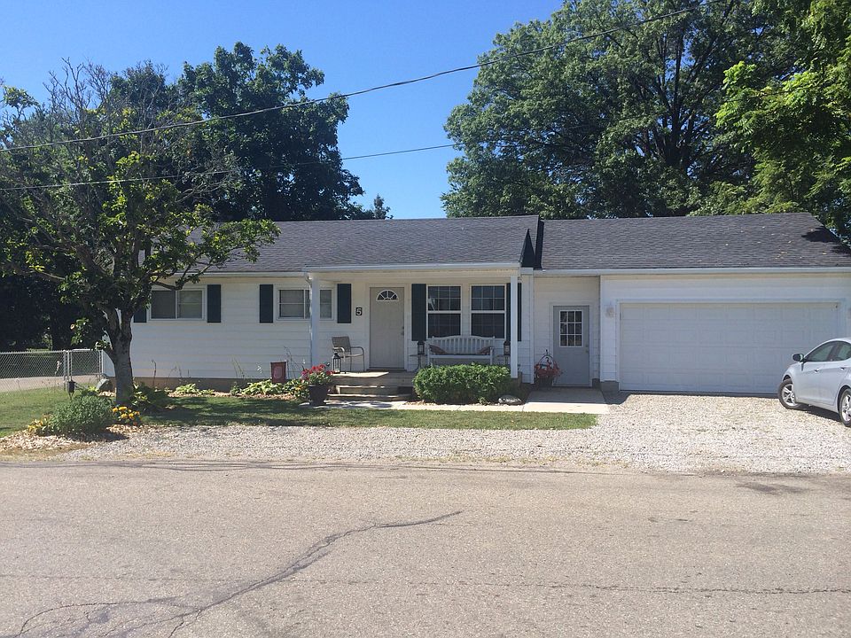 1st image of 5 Warren Dr