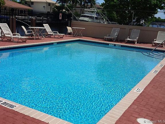 4th image of 2903 N Miami Beach Blvd #405