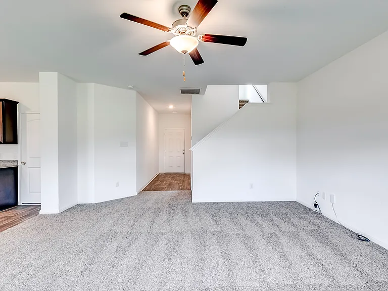 117 Fairfax Ln — Photo 6
