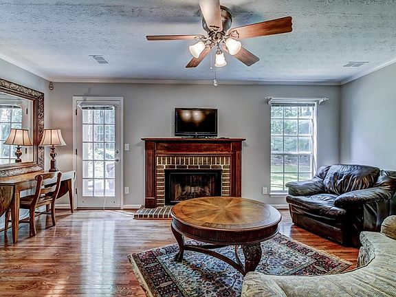 4th image of 210 Crab Orchard Way