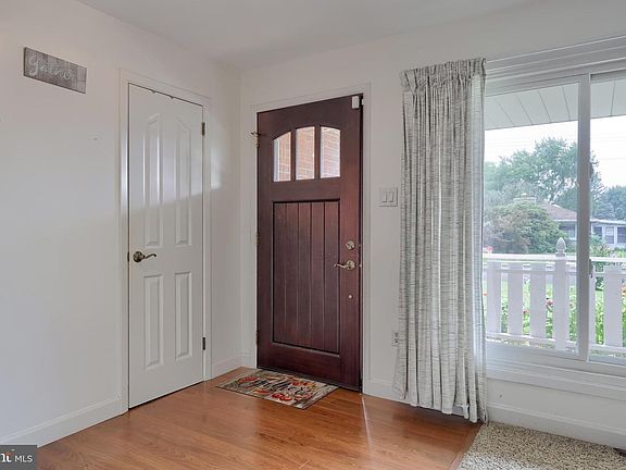 3rd image of 980 S Green St