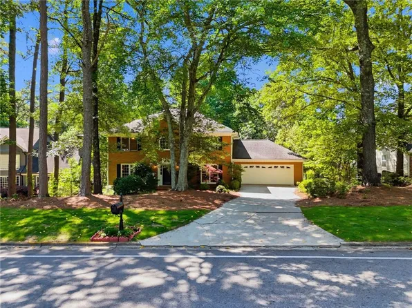 5055 Roxburgh Dr, Roswell, GA 30076