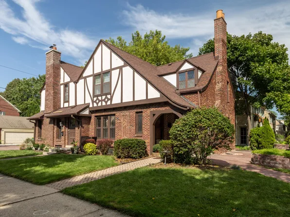 4401 N Wildwood Ave Unit 1, Shorewood, WI 53211