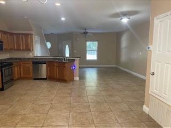 4th image of 827 Fairview Dr Unit 2