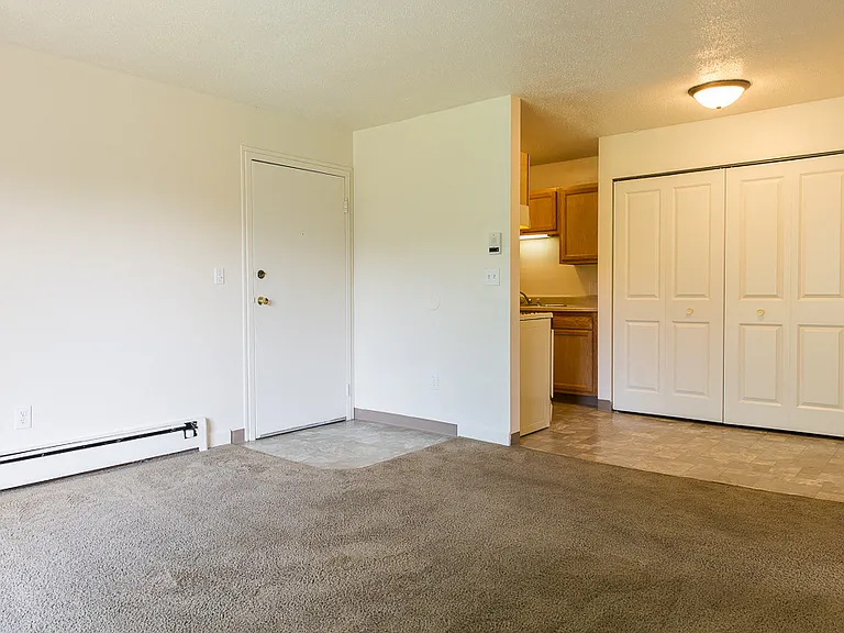 Crossroads Apartments — Photo 15