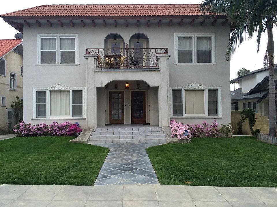 1st image of 4832 Oakwood Ave #4