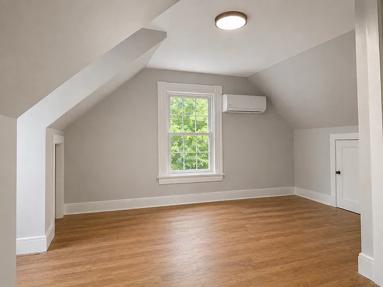 Upstairs bedroom 1