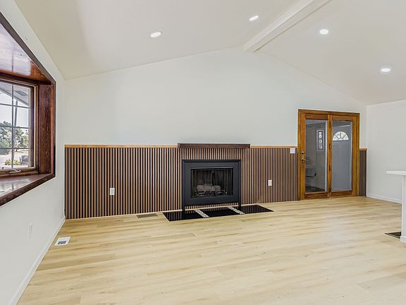 3rd image of 301 S Newland St