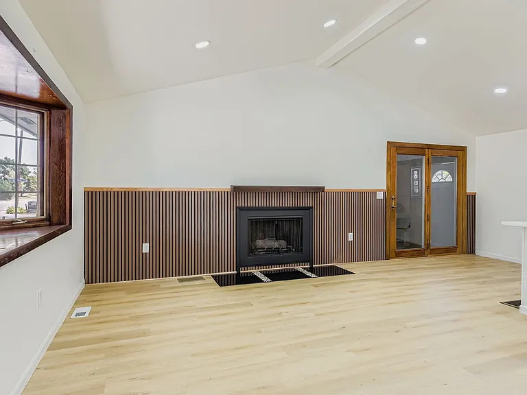 301 S Newland St — Photo 3